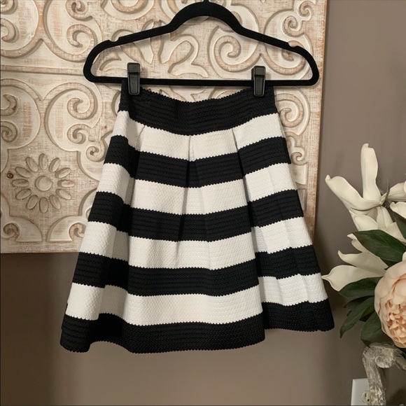 Forever 21 Black and white skirt- Small - Picture 2 of 7